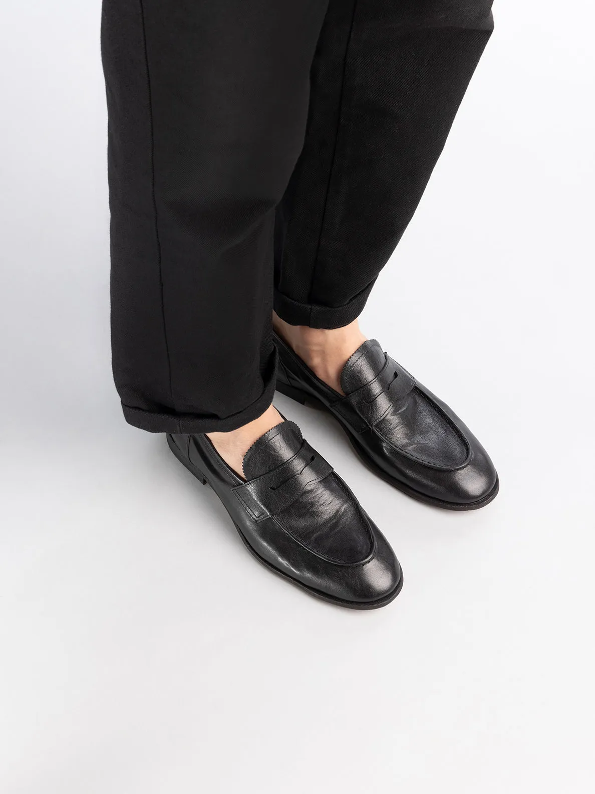 SOLITUDE 001 - Black Leather Penny Loafers